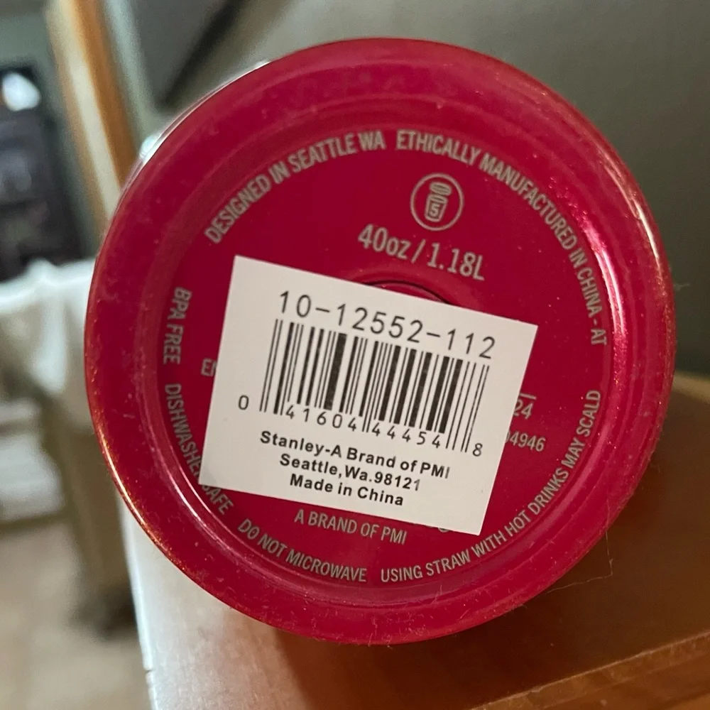 NWT Stanley 40oz ELF Red Delicious w/Sparkles FlowState Quencher Tumbler LtdEd - Picture 3 of 5